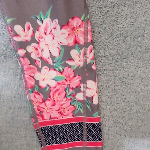 Simply Southern Pink And Gray Floral Leggings Sz M , Athleisure, Yoga - Picture 7 of 8